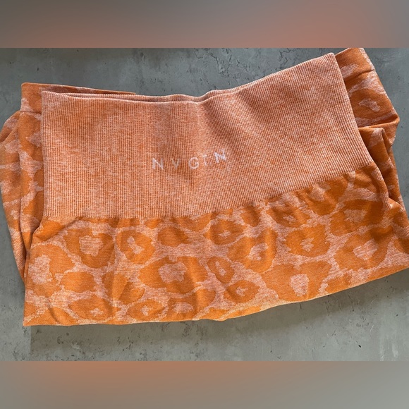 NVGTN burnt orange leopard leggings in size XS - Picture 3 of 4